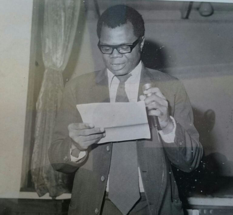Ide D.C. Odenigbo addressing a gathering